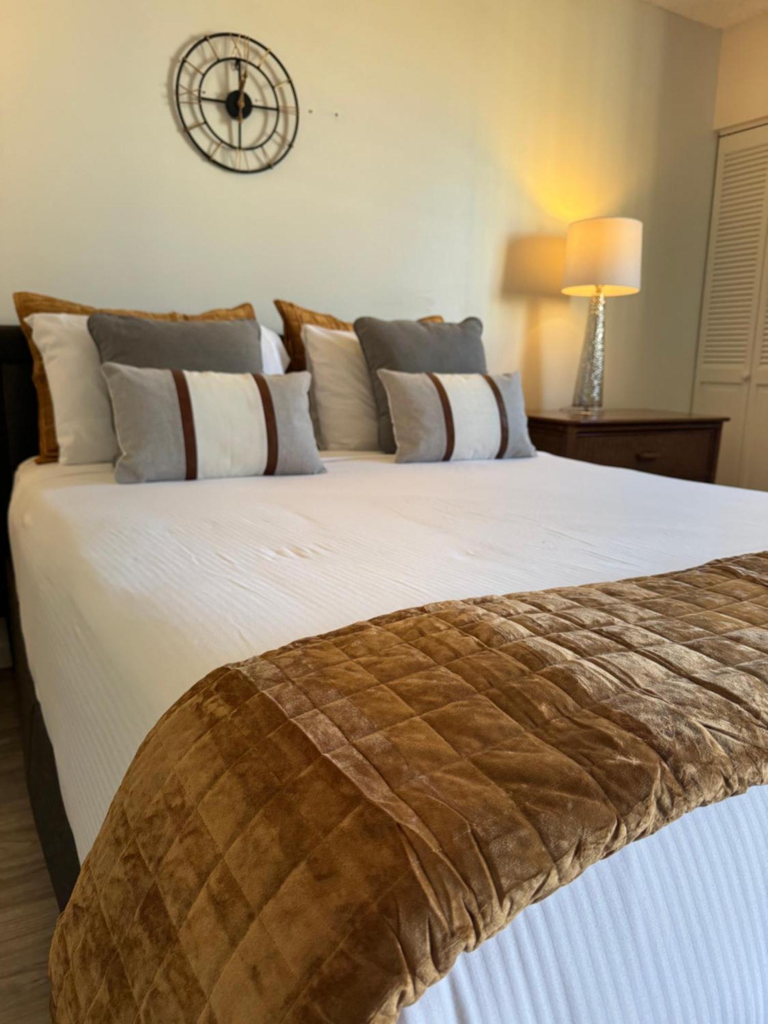 1414- Heart Of Waikiki With Kitchen - Free Parking - City View Гонолулу Экстерьер фото